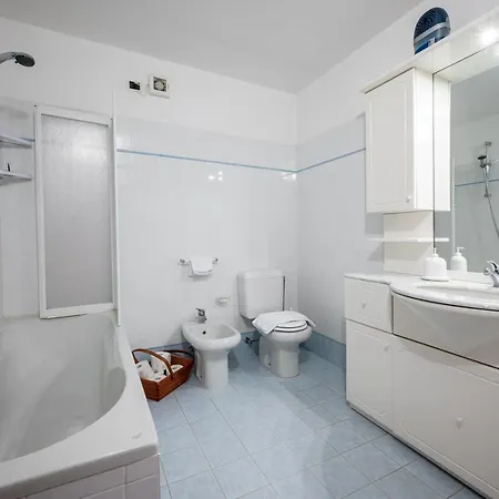 With Bicycle Storage In - Larihome A24 * 东戈